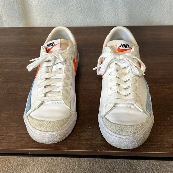 Women’s Low Top Blazers - Picture 2 of 6